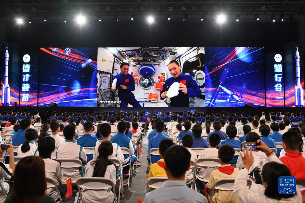 手机港式五张哪个棋牌可以玩